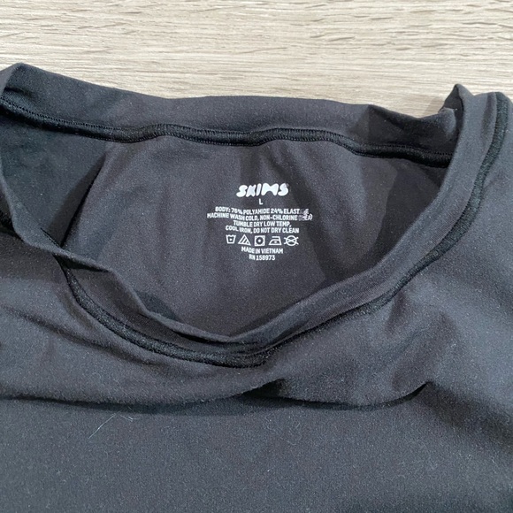 Women’s Skims Black Essental Bodysuit Seamless Short Sleeve Blouse - Picture 3 of 5